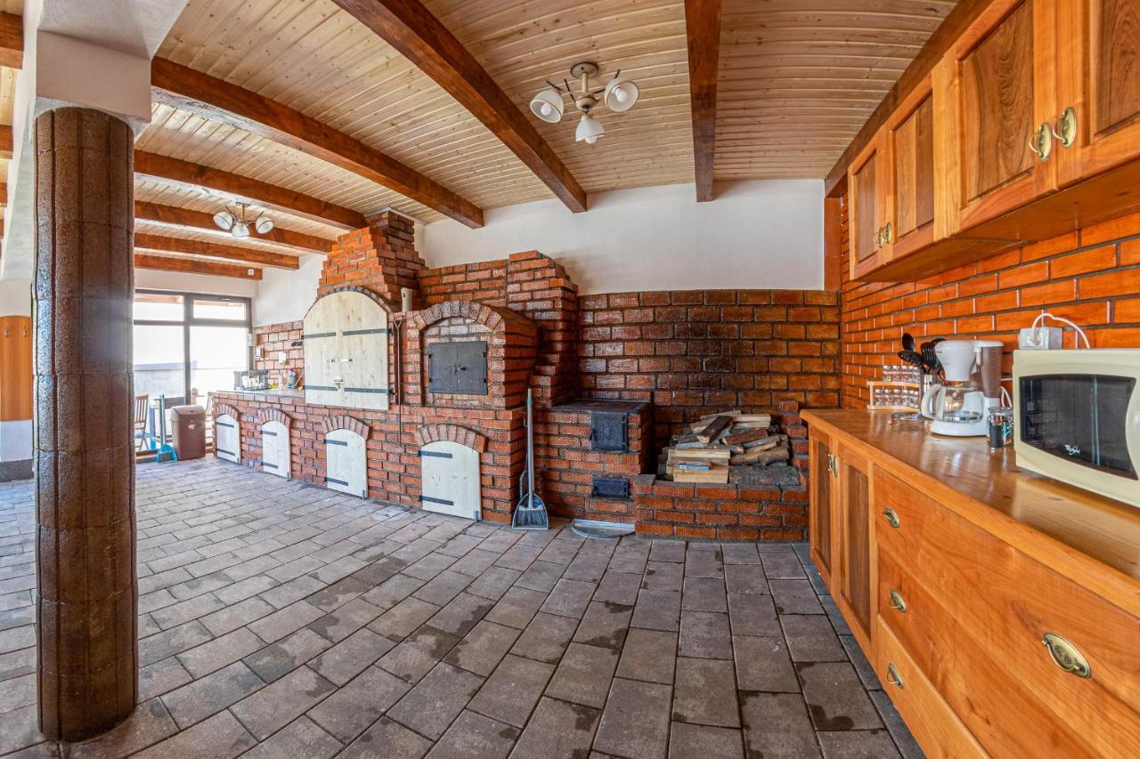 Hotel Casa Alex à Novaci-Străini Extérieur photo