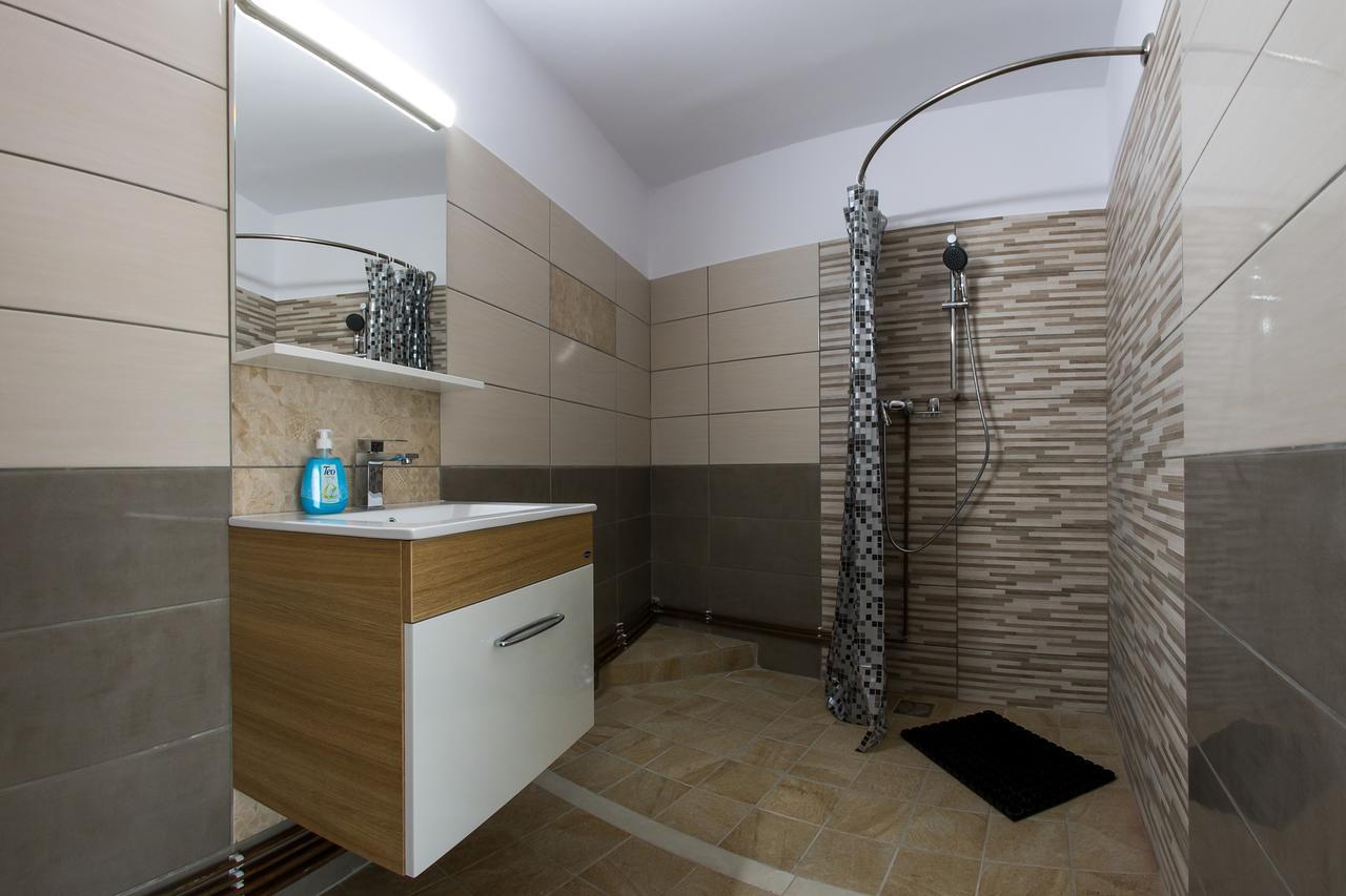 Hotel Casa Alex à Novaci-Străini Extérieur photo