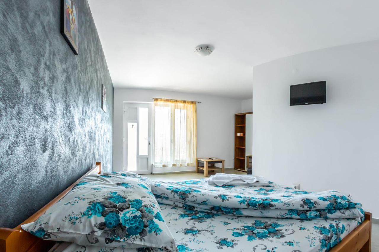 Hotel Casa Alex à Novaci-Străini Extérieur photo