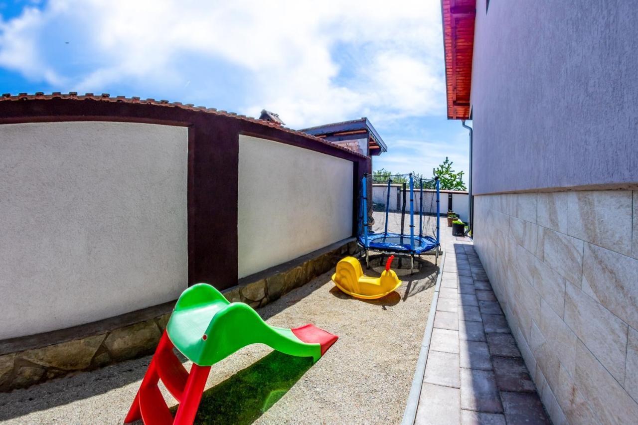 Hotel Casa Alex à Novaci-Străini Extérieur photo